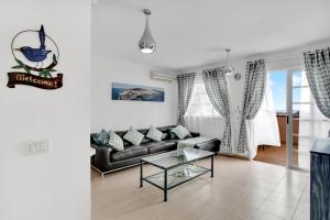 TOP FLOOR, Sea View, Huge Terrace, Heated Pool, Garage