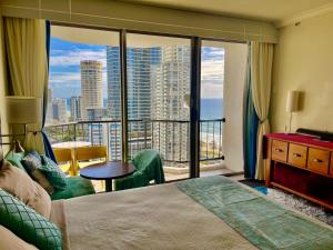 High Floor Ocean View at Surfers Paradise - Hotel Studio