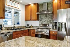 Beautiful ocean house, walk to MAGIC SAND BEACH