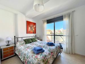 Apartment near beach with pools in Spain