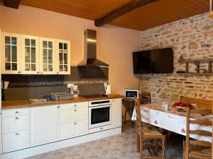 Maisons de vacances Gite Avrilly , 3 pieces, 5 personnes - FR-1-489-328 : photos des chambres