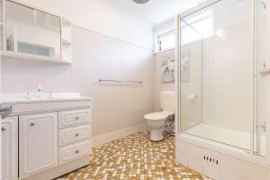 Hibiscus Court 2 fantastic air conditioned 3 bedroom unit