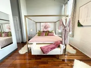 2br 2br Le Chateau 505 Lux penthouse in a Historic Building - Chadwicks