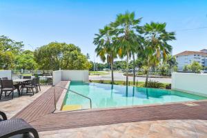 Belle Escapes 404 The Edge with Views