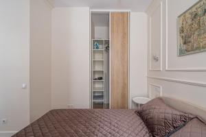 Stylish Studio Close to City Center, Cafés & Parks & Local Dining