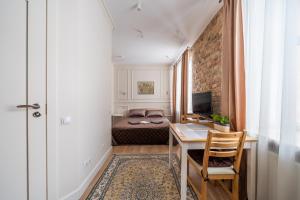 Stylish Studio Close to City Center, Cafés & Parks & Local Dining