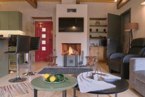 Yasemia Wood & Stone Villa