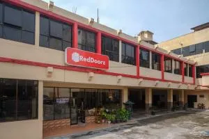 RedDoorz at H&W Hotel Solo - Kemiri 1