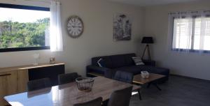 côte et mer - appartement haut standing dans villa avec piscine et vue mer