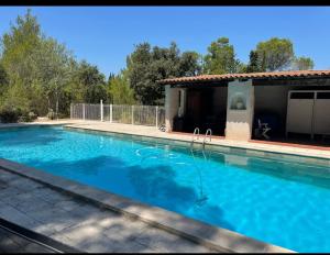 Maisons de vacances Mas Frederi - Maison avec piscine pour 10 : photos des chambres