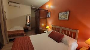 Triple Room with Garden View room in Villa Eden