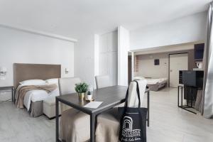Studio Apartment 4 Adults room in Opera Residence