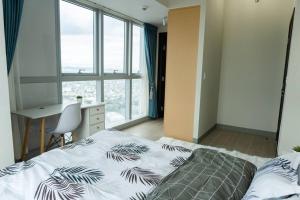 A2J Luxury 3BR Uptown Balcony BGC Suite Near Mall