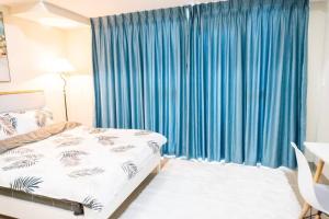 A2J Luxury 3BR Uptown Balcony BGC Suite Near Mall