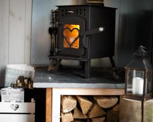 Shire the Shepherds Hut at Pentref Luxury Camping