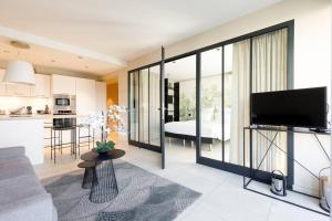 Marriott area superb 1 bedroom