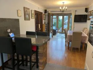 Dyffryn Taf - spacious 3 bedroom bungalow close to amenities - Banc-y-felin