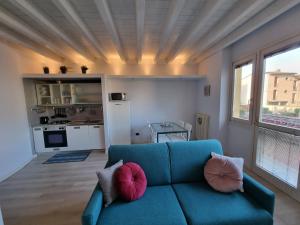 La Finestra sul Castello Desenzano-by Goccia di Lago