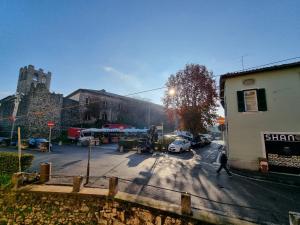 La Finestra sul Castello Desenzano-by Goccia di Lago