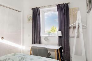 Cosy and modern 1 bedroom garden house - very dog friendly!