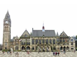 3 Bedroom Spacious House Perfect for Family & Business Short Long-Term Stays Easy Access to Manchester, Oldham, Bury