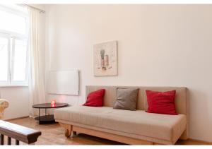 Cheerful 2BR Apartment - suitable for Longstays