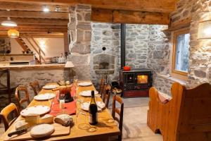 Chalets Gite ferme en permaculture avec ses animaux : photos des chambres