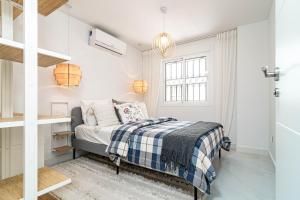 Awesome 3 bedroom apt metres from the beach RDR289