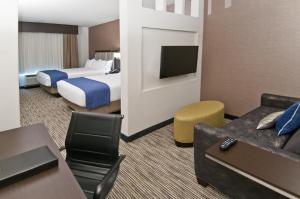 Queen Suite with Two Queen Beds and Additional Living Area room in Holiday Inn Austin Airport an IHG Hotel