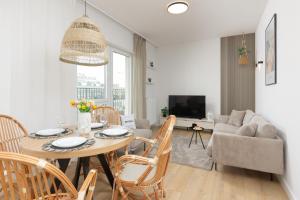 Optyków Spacious & Cosy Apartment with Parking by Renters