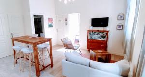 5 Spacieux, chaleureux, hyper centre 300m de la mer