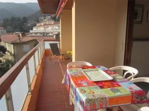 Appartement F3 avec Terrasse, Garage et Wifi - 4 Couchages - Proche Cures et Centre Ville - FR-1-703-113 - Tapis