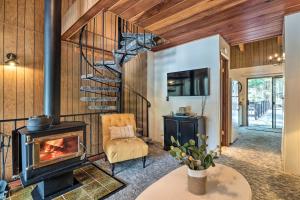 Pinecrest Retreat with Fireplace!