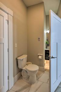 Regal River Retreat in the Heart of Yankton!