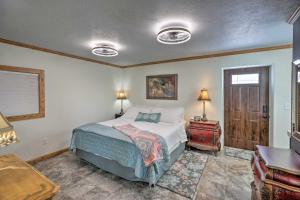 Regal River Retreat in the Heart of Yankton!