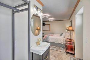 Regal River Retreat in the Heart of Yankton!