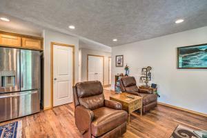 Hammond Home 2 Blocks to Marina and Columbia River!