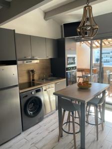 HAMEAU DES CAPELLANS Duplex avec superbe vue marina piscine wifi gratuit parking gratuit