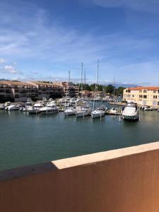 HAMEAU DES CAPELLANS Duplex avec superbe vue marina piscine wifi gratuit parking gratuit