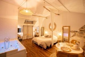 B&B / Chambres d'hotes Love Room Boheme Les Petits Plaisirs : photos des chambres