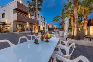 [Lusso e relax] con piscina a 2 minuti dal mare