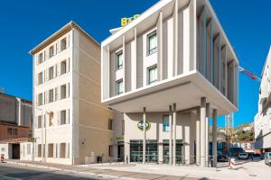 Hotels B&B HOTEL Toulon Centre Gare : photos des chambres