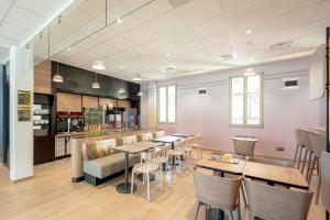 Hotels B&B HOTEL Toulon Centre Gare : photos des chambres