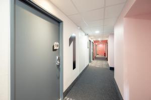 Hotels B&B HOTEL Toulon Centre Gare : photos des chambres