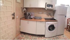 1 Bed Flat - Sleeps 5 - Pets - Pool - Smoking