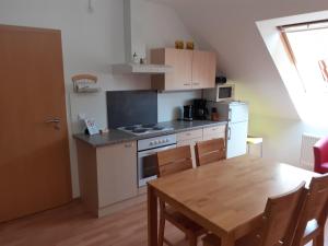 Apartment room in Tisá 488