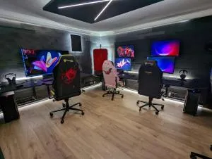 Smart Luxury - Gaming Arena, Gym, Sauna and Jacuzzi - Býjasker