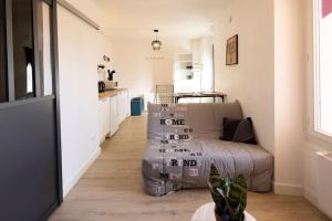 Appartements Home Studio - Tout equipe - proche Centre- Terrasse : photos des chambres