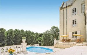 Maisons de vacances Beautiful home in Ardentes with 10 Bedrooms, Internet and Outdoor swimming pool : photos des chambres