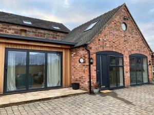 Honeyberry Cottage -PART OF ALTON COTTAGES